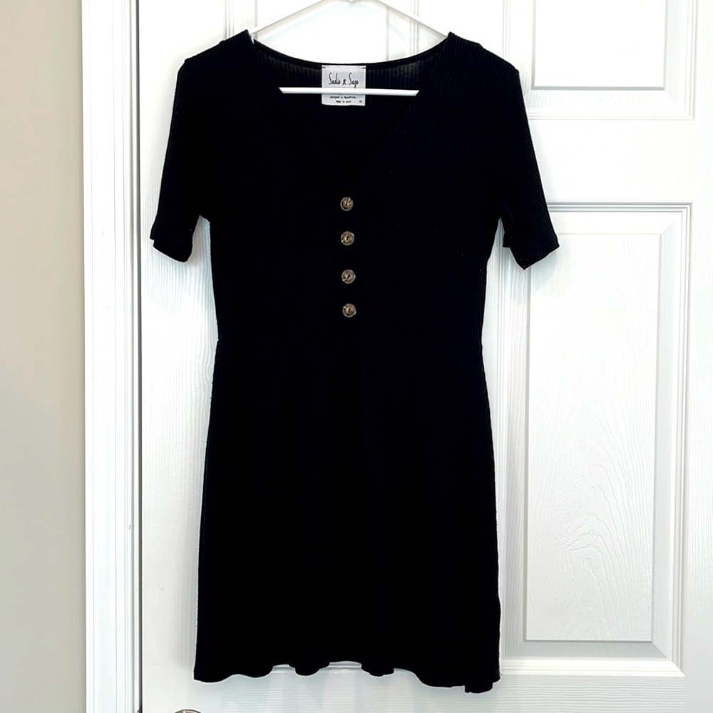 Sadie & Sage Black Sheath Mini Dress Short Sleeve